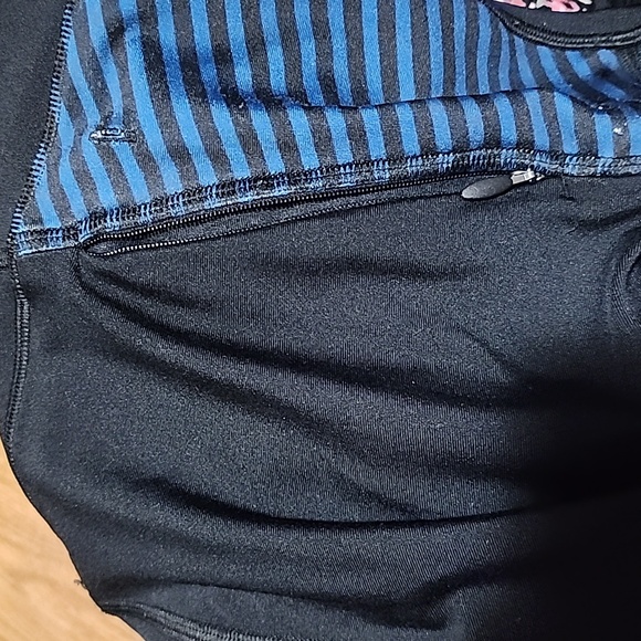 Under Armour Cropped Leggings - Picture 3 of 4